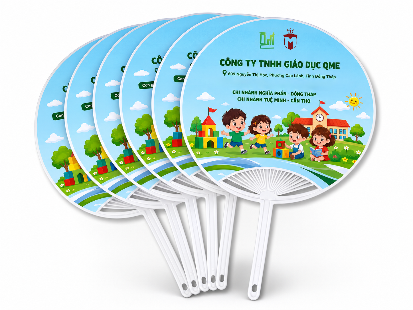 Quà tặng 1 Quạt tay dành cho phụ huynh tham dự